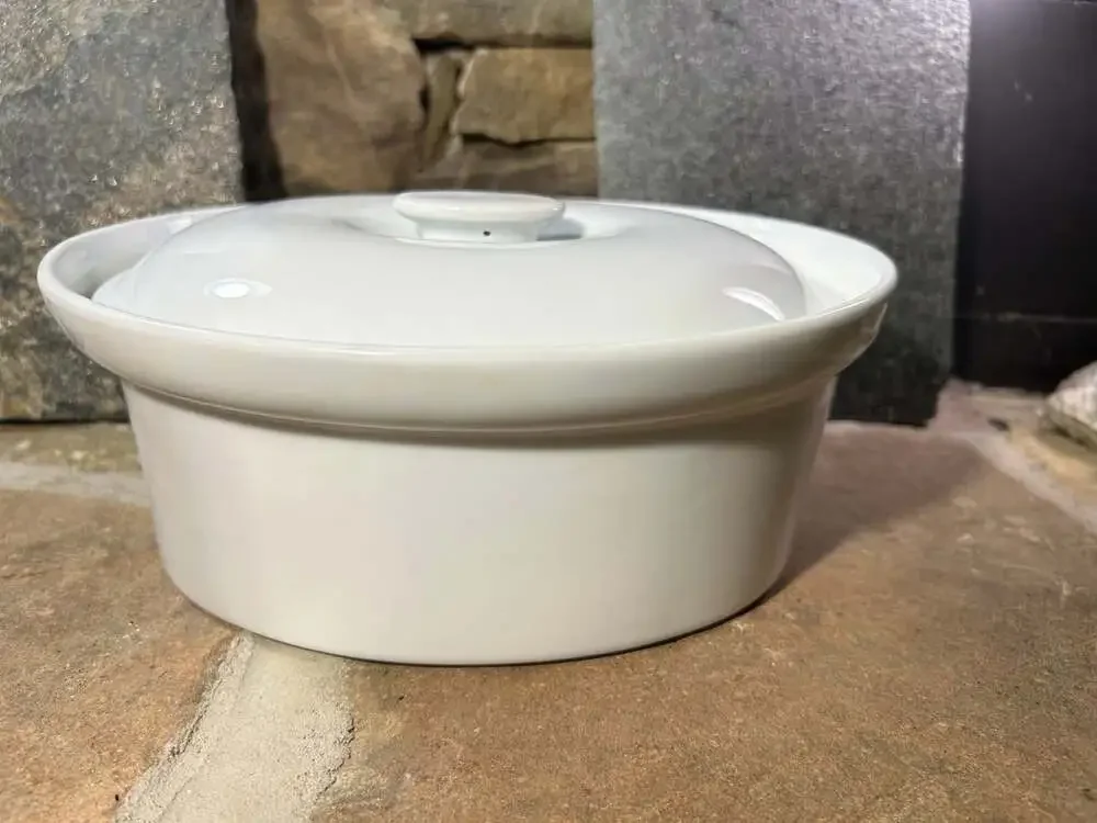 Cordon Bleu White Oval Casserole covered dish oven / microwave safe elegant